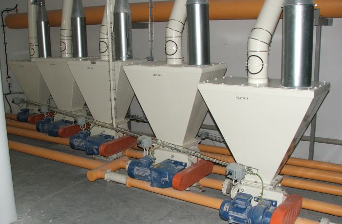 MACHINES FOR PNEUMATIC CONVEYING USING POSITIVE AND NEGATIVE  DISPLACEMENT